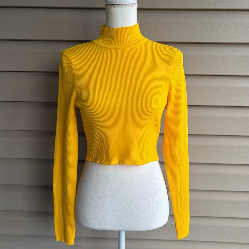 •H&M Divided• Mock Neck Cropped Top - Size Medium